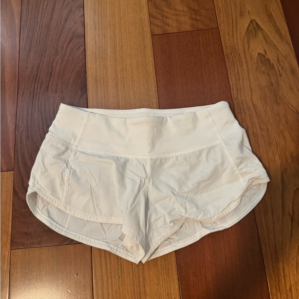 Lululemon Athletica White Speed up shorts 2.5”